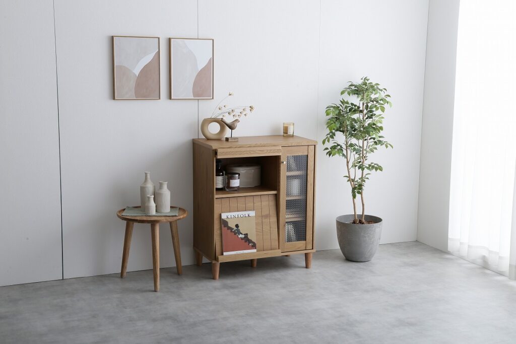 一枚ガラスのデザイン飾棚です